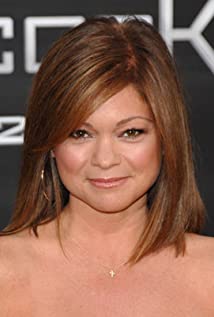 How tall is Valerie Bertinelli?